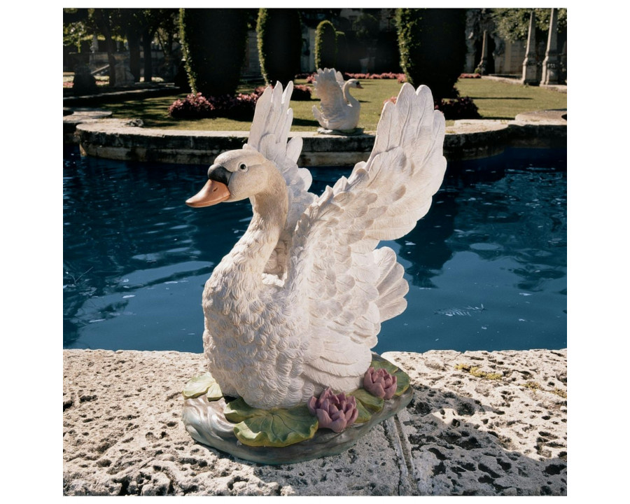 Toscano – The Majesty of Swan Lake Sculpture